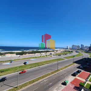 Vende Apartamento De 1 Dormitorio En Punta Del Este, Con Vista Al Mar