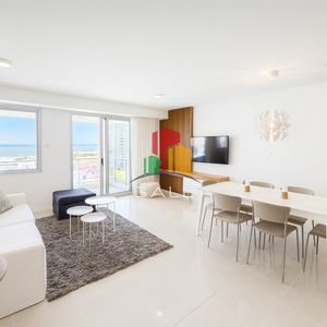 Apartamento 2 Dormitorios 2 Baños  Con Vista Al Mar