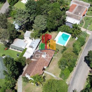 En Venta Casa En Barrio Golf, Punta Del Este De 6 Dormitorios.