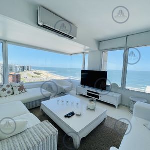 Alquiler Temporario De Maravilloso Departamento Piso Alto De Tres Dormitorios, Peninsula, Punta Del Este