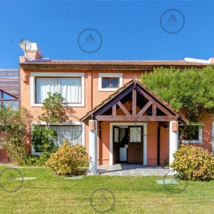 Excelente Casa De 4 Dormitorios Con Vista Al Mar Y Piscina En Montoya, La Barra