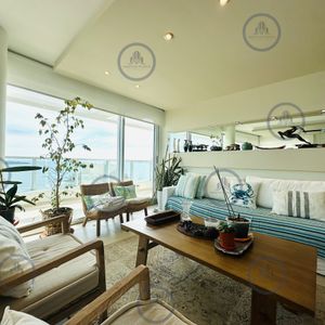 Venta De Excelente Penthouse De 2 Dormitorios Y Parrillero Con Vistas A Playa Mansa, Punta Del Este