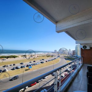 Venta De Apartamento De Tres Dormitorios En Primera Línea De Playa Brava, Punta Del Este