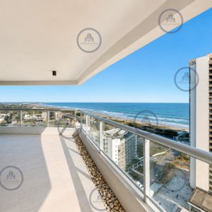 Apartamento De 3 Dormitorios Y Dependencia, Con Parrillero Y Vista Al Mar En Playa Brava, Punta Del Este