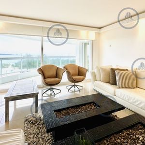 Alquiler Temporario De Gran Apartamento De 4 Dormitorios Más Dependencia En Playa Mansa