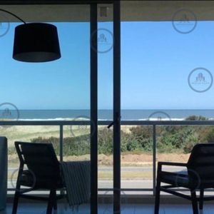 Apartamento De 3 Dormitorios En Venta Primera Línea Del Mar, Playa Brava Punta Del Este