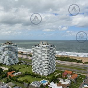 Venta Apartamento De 3 Dormitorios En Wind Tower, Piso Alto Con Vista Al Mar, Punta Del Este