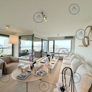 Apartamento Penthouse Finamente Decorado De 3 Dormitorios Con Parrillero Propio En Venta, Roosevelt Brava, Punta Del Este