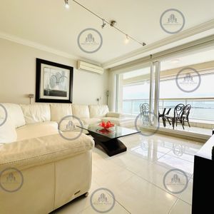 Alquiler Temporal De Excelente Apartamento De 3 Dormitorios En Edificio Le Jardin, Playa Mansa