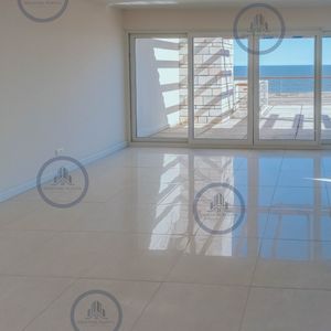 Exclusivo Penthouse En Venta De Dos Dormitorios Sobre Playa Mansa