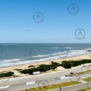 Venta De Apartamento Con Vista Al Mar Y Muy Luminoso De 2 Dormitorios Con 2 Baños, Playa Brava Aidy Grill, Punta Del Este