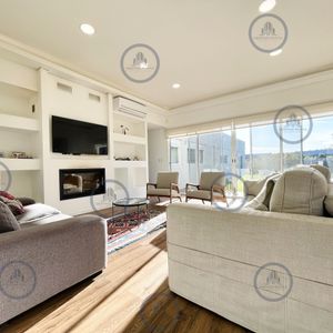 Moderna Casa De 4 Dormitorios, Piscina Climatizada Y Parrillero En Punta Ballena, Barrio Semi Privado