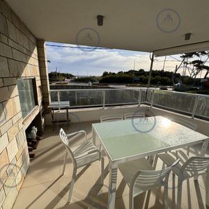 Alquiler Anual, Apartamento De 2 Dormitorios Sobre Playa Mansa - Punta Del Este.