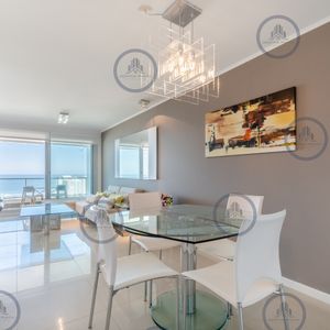 Apartamento De 2 Dormitorios En Playa Brava Con Vista Al Mar - Venta