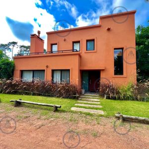 Alquiler Anual Casa 2 Dormitorios En Barrio Privado, Pinares