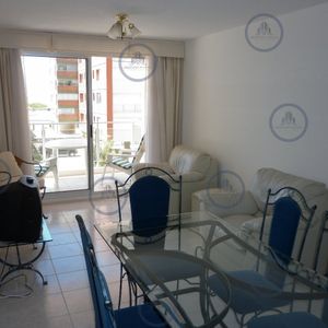 Apartamento De 2 Dormitorios En Playa Brava, Punta Del Este, En Venta
