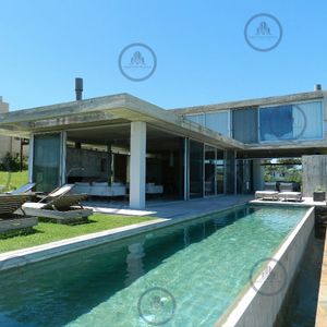 Excelente Casa Moderna En Tio Tom, Pegada Al Mar