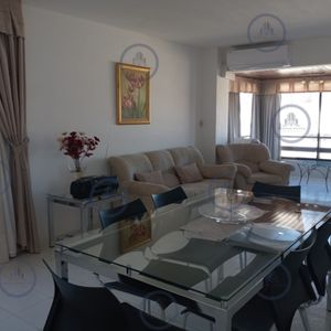 Apartamento De 3 Dormitorios En Playa Mansa, Punta Del Este, En Venta