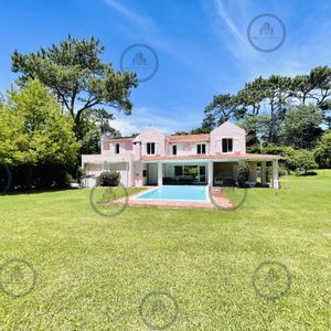 Excelente Casa De 4 Dormitorios En Playa Brava, Punta Del Este