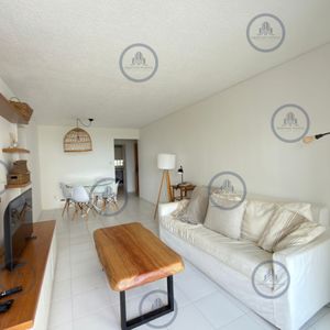 Apartamento De 2 Dormitorios A Metros Del Mar, En Venta, Playa Brava Punta Del Este