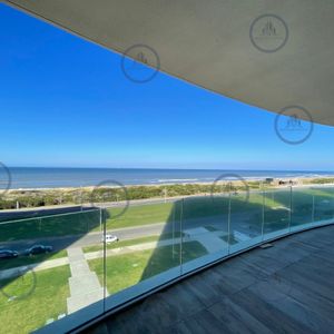 Apartamento En Torre Trump, 1 Dormitorio Y Medio, Alquiler Anual. Primera Línea Playa Brava
