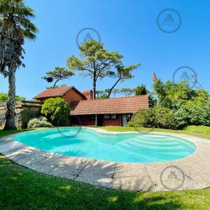 Excelente Casa De 4 Dormitorios En Playa Mansa - Punta Del Este