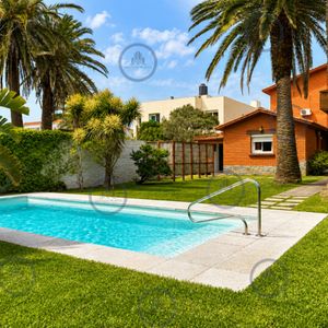 Alquiler Anual Espectacular Casa De 6 Dormitorios, Piscina Y Barbacoa En La Península De Punta Del Este
