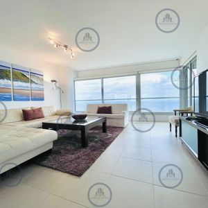 Apartamento De 2 Dormitorios Más Dependencia En Torre Le Parc, Playa Brava