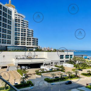 Apartamento De 2 Dormitorios A Metros Del Mar Y Torre Moderna, Playa Mansa, Punta Del Este