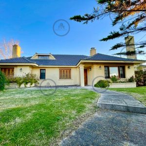 Casa De 4 Dormitorios En Playa Mansa, Punta Del Este