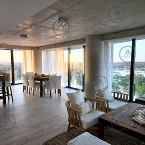Venta Y Alquiler De Apartamento De Dos Dormitorios En Suite Piso Alto De Torre Surfside Village, Punta Del Este