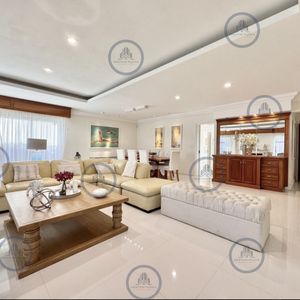 Moderna Casa De 4 Dormitorios En Playa Mansa A 150 Metros Del Mar