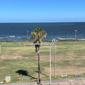Exclusivo Piso Amueblado En Primera Fila Sobre El Mar