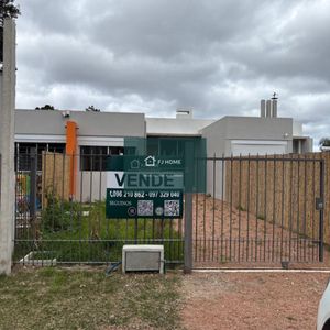Casa En Venta De 3 Dormitorios C/ Cochera En Lomas De Solymar
