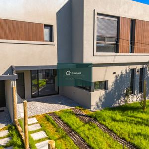 Casa En Venta De 3 Dormitorios En  Carrasco Norte