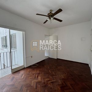 Dalquiler Apartamento 1 Dormitorio Segundo Piso Por Escalera Pocitos Montevideo