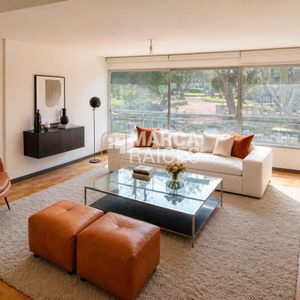 Alquiler Apartamento Con Patio Ideal Para Familias En Pocitos Con Vista A La Rambla! Con 2 Garages
