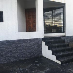 Casa En 2 Plantas Con 3 Dormitorios Y Lugar Para 2 Vehiculos