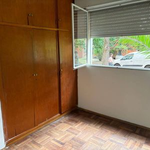Apartamento En Venta De 2 Dormitorios En Prado, Con Renta