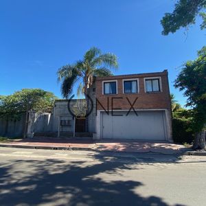 Se Vende Gran Casa En Centro De Paysandu
