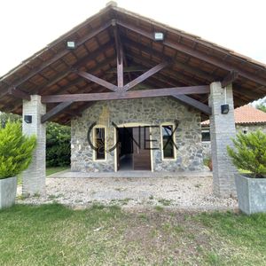 Hermosa Casa De Piedra En Venta
