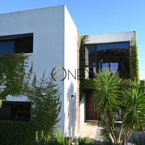 Se Vende Excelente Propiedad En Playa Hermosa, Piriapolis, De Tres Dormitorios