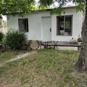 Se Vende Casa En Pinamar Sur.
