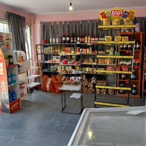 Alquiler De Apartamento Pequeu00d1o Y Local Comercial En Parque Del Plata Sur