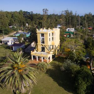 Casa Tipo Castillo En Venta - Frente Al Mar - 3.500 M²