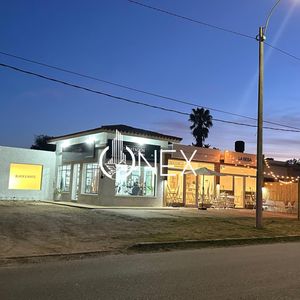 Se Alquila Local Comercial En Parque Del Plata  Sur