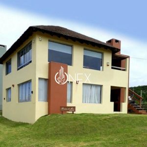 Venta Casa De 4 Dormitorios Con Vista Al Mar En Punta Del Diablo.