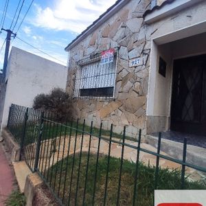 Casa En Venta De 3 Dormitorios C/ Cochera En Canelones