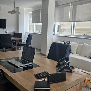 Venta Piso Completo O Fraccionado En Oficinas En Ciudad Vieja