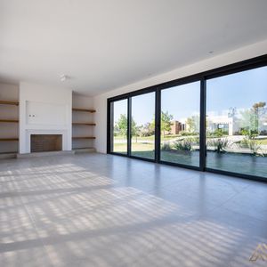 Venta Casa 3 Dormitorios En La Tahona
